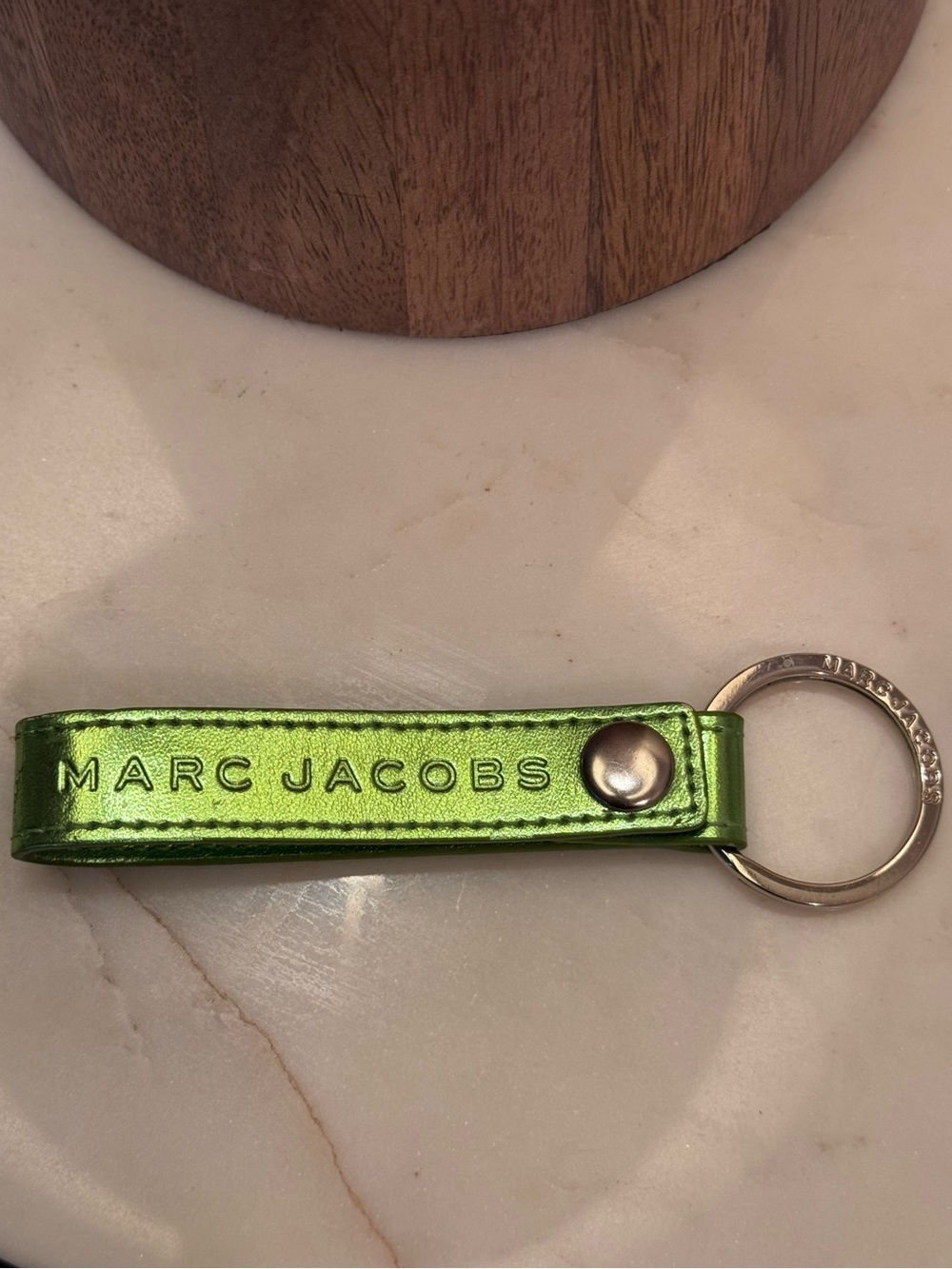 Marc Jacobs Metallic Green Leather Strap Key Ring - Picture 3 of 5